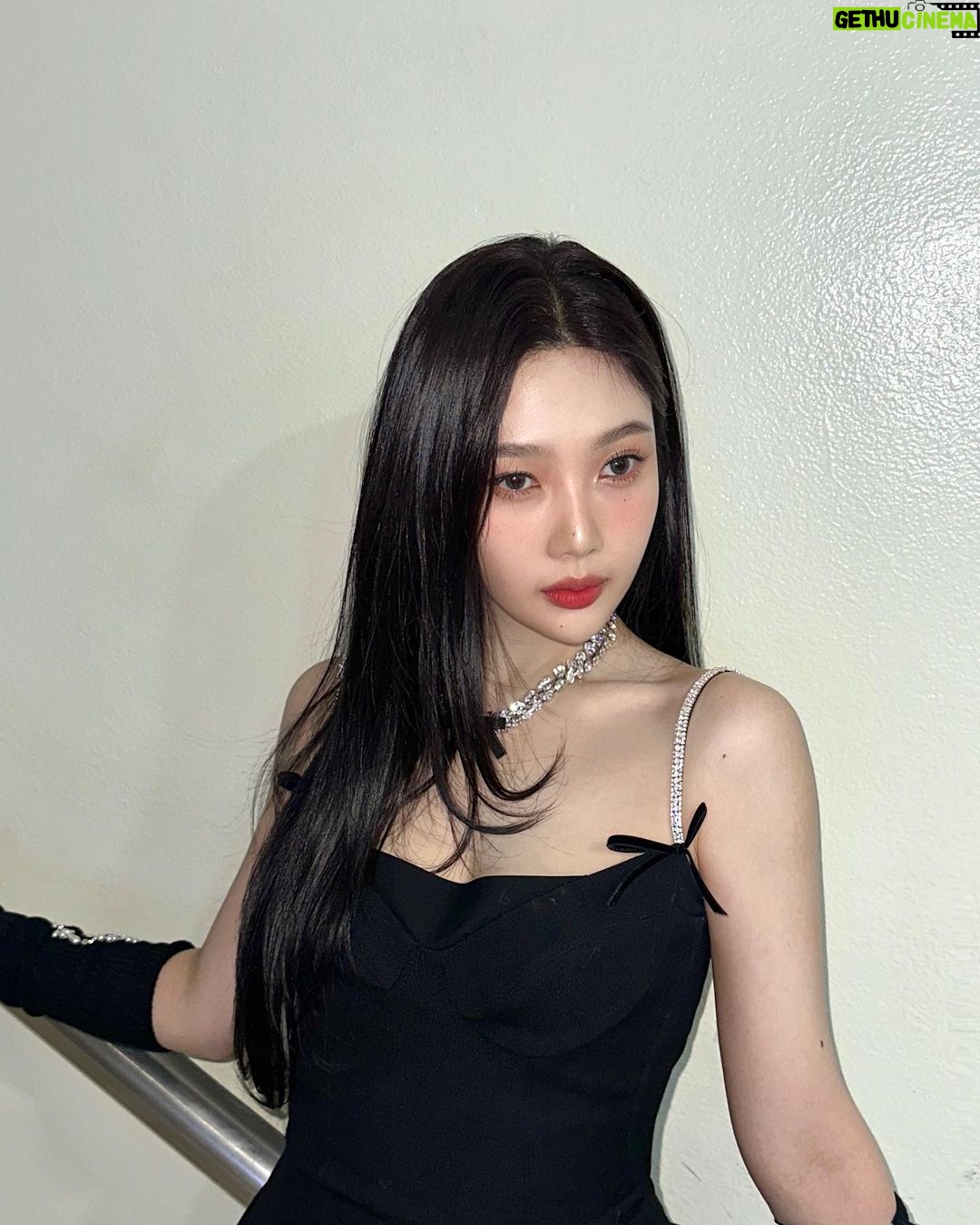 Joy Instagram - 칠킬 뮤뱅 첫방🖤 응원해준 러비들 사랑하고 고맙습니다🥹💚♥️