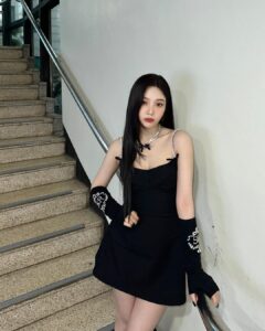Joy Instagram - 칠킬 뮤뱅 첫방🖤 응원해준 러비들 사랑하고 고맙습니다🥹💚♥️