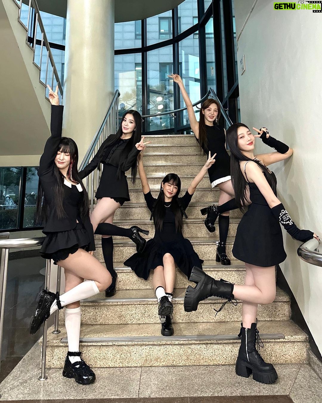 Joy Instagram - 칠킬 뮤뱅 첫방🖤 응원해준 러비들 사랑하고 고맙습니다🥹💚♥️