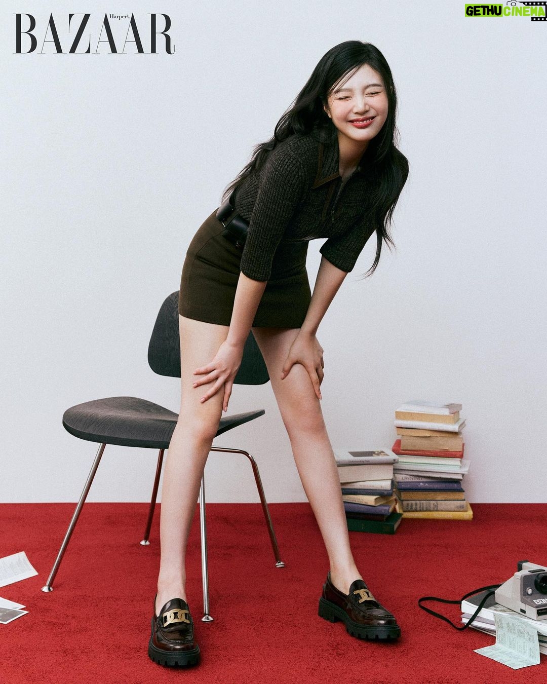 Joy Instagram - @tods @harpersbazaarkorea 🖤🖤🖤