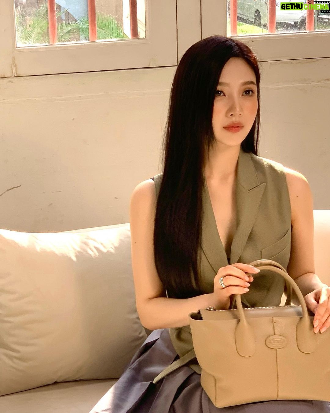 Joy Instagram - First of all, I was happy to meet the Tod’s SS24 Collection of Milan in Singapore. And I miss you so much , @walterchiapponi 🖤 I love you and I will always remember you🥲🖤