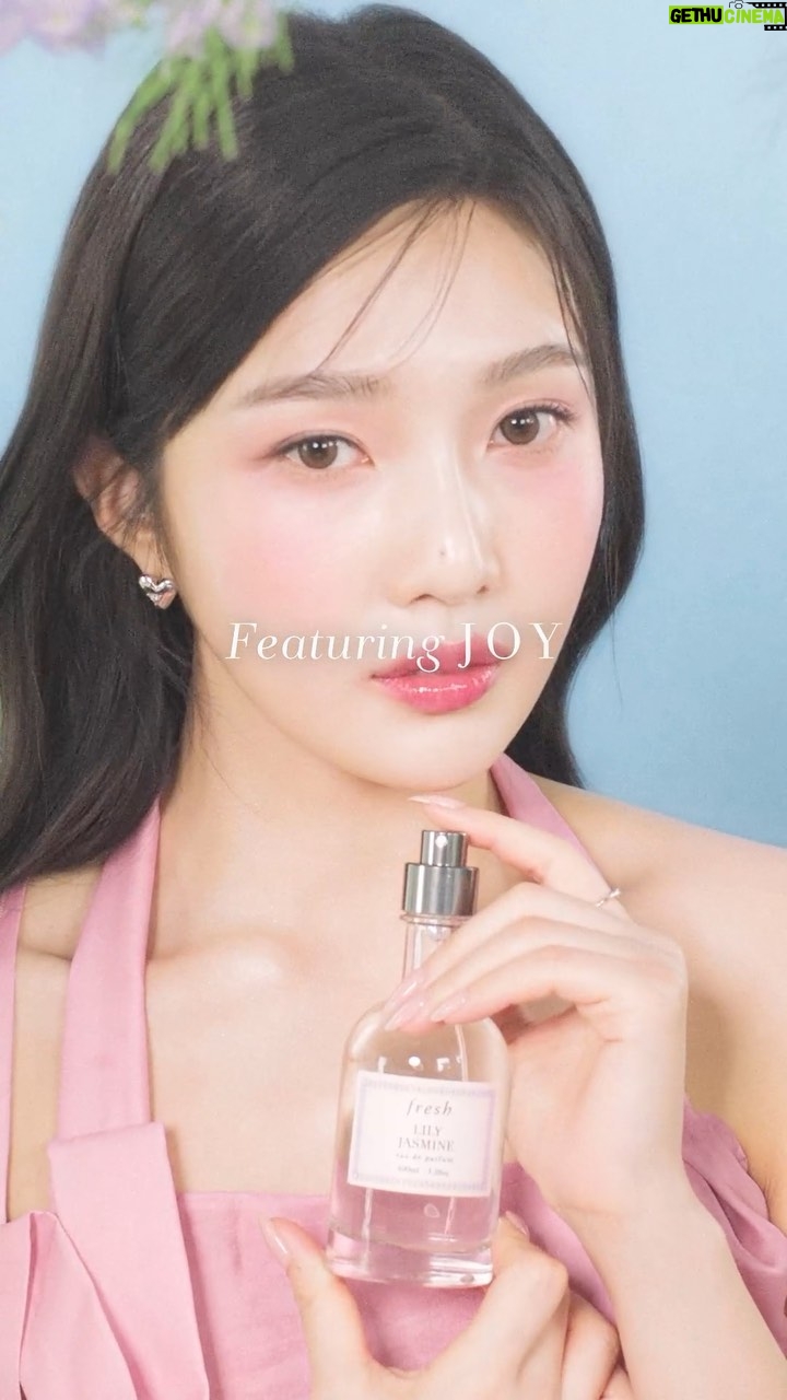 Joy Instagram - Lily Jasmine Eau de Parfum is a JOYful bouquet of wild lily, bottled. πβ¨ Our newest signature scent is an alluring floral aroma designed to make you feel the embrace of new beginnings. One spritz of this fragrance evokes the feeling that anything is possible. And who better to embody this than global superstar @_imyour_joy , who was first drawn to fresh through our signature fragrance collection. π Lily Jasmine is available now, right here on Instagram & fresh.com π€© #FreshFragrance