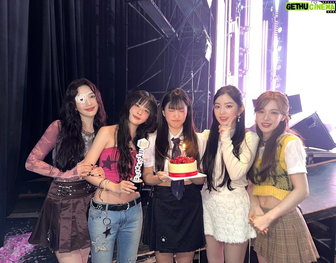 Joy Instagram - 모든 진심을 쏟아부었던 레드벨벳 정규 3집 Chill Kill🥹 우리 러비들 멤버들 스텝분들 모두 너무너무 감사합니다🥹💚
