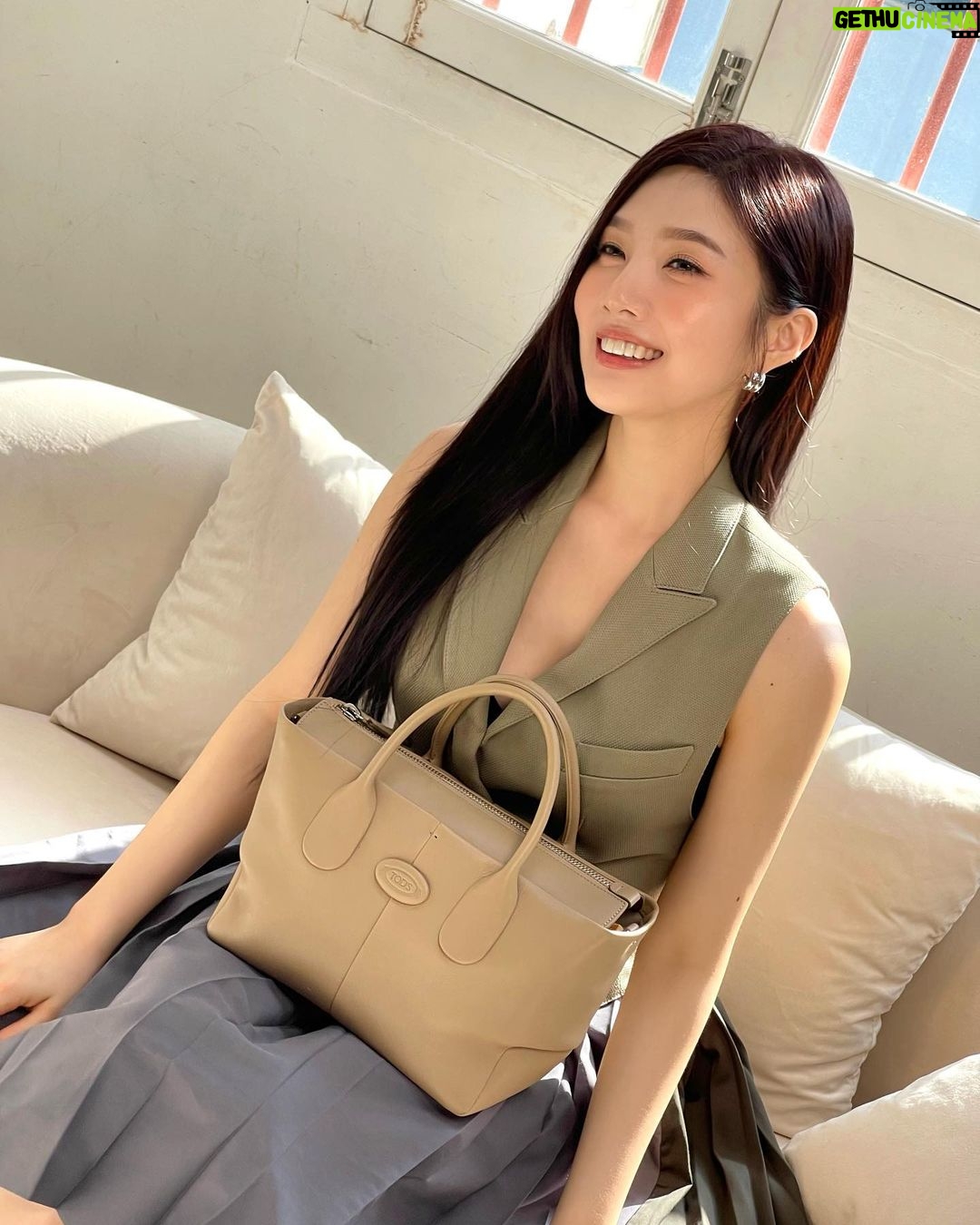 Joy Instagram - First of all, I was happy to meet the Tod’s SS24 Collection of Milan in Singapore. And I miss you so much , @walterchiapponi 🖤 I love you and I will always remember you🥲🖤