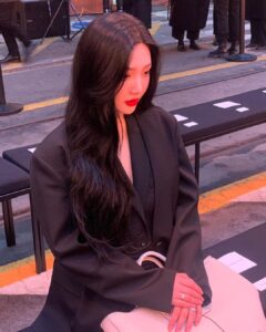 Joy Instagram - 둘다INFJ😅😅 @tods #TodsFW24 Milan, Italy