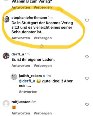 Judith Rakers Instagram - Wie ihr wieder alle mitgeraten habt 😍! ZAUBERHAFT!! Also, hier kommt die Auflösung: das Schaufenster gehört zu dem verlagseigenen Buchladen vom @kosmos_verlag , dem Kinder-, Spiele- und Naturbuch-Verlag mit Sitz in Stuttgart. Ich war gestern dort, um endlich mal alle, mit denen ich in den letzten beiden Jahren zusammengearbeitet habe, persönlich kennen zu lernen. Wir haben gemeinsam das Kinderbuch, einen Experimentierkasten und ein Brettspiel entwickelt. Das Kinderbuch ist bereits veröffentlicht, als nächstes kommt der Experimentierkasten (den ich schon mal als Muster mit nach Hause nehmen durfte - bisher hatte ich immer nur einzelne Teile gesehen) und am Brettspiel arbeiten wir noch. Nächste Woche finalisiere ich die Spiel-Anleitung. Aber alle drei Produkte kommen noch in diesem Frühjahr. Auf dass ganz viele Kinder, den Gemüseanbau und noch mehr Natur für sich entdecken! 💚🥕🐣 Die richtige Antwort in meiner kleinen Rätselfrage kam gestern übrigens überraschend schnell (siehe Screenshot): das signierte Buch mit Widmung geht nächste Woche raus. 🎁 Und euch erinnere ich gerne an die Lesung morgen um 15:00 Uhr. Ich lese aus dem Kinderbuch in einem kleinen Insta-Live! Vielleicht habt ihr ja Lust, mir ein bisschen zuzuhören. Bis morgen, eure Judith (mit Jack 🐾😉) #kosmosverlag #stuttgart #kinderbuch #experimentierkasten #brettspiel #Jacktheswiffer #MeinekleineFarm