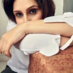 Juhi Babbar Instagram - Fry-Day 🤯 Subha se not a moment free….Brain ka curds ho raha hai😵‍💫 #friday #FryDay #workday #backtoback #workmodeon #workingalltime #subha #moment #free #workingallday #letsgo #instapicture #Eyes #beauty #juhibabbarsoni Photo @shivkohli_