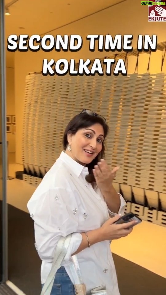 Juhi Babbar Instagram - Thank you Kolkata for being an amazing audience. Can’t wait to see you again✨ Thank you KCC and Richa Agarwal Ji for inviting and hosting SAIYAARA once again 💕💫 #withloveaapkisaiyaara #ekjutetheatregroup #myplay #KCC #kolkatadrama #Livetheatre #theatrelife #weekendentertainment #housefullshow #weekend #thingstodoinkolkata #Kolkatacenterforcreativity #Theatre #Drama #Juhibabbarsoni