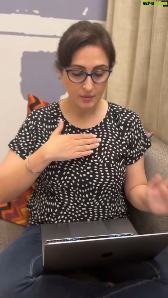 Juhi Babbar Instagram - 💙Little steps towards learning the sign language💙 💫INTERNATIONAL SIGN LANGUAGE DAY💫 Where the world’s hands come together to speak the language of Unity, Love and Understanding 💙 #WithLoveAapKiSaiyaara #thankfulgratefulblessed #ISLDay #SignlanguageDay #Deafculture #Deafawareness #communicationforall #deafeducation #deafcommunity #EmpowerDeaf #ISignforInclusion #Celebratesignlanguage #IndianSignLanguage #Juhibabbarsoni