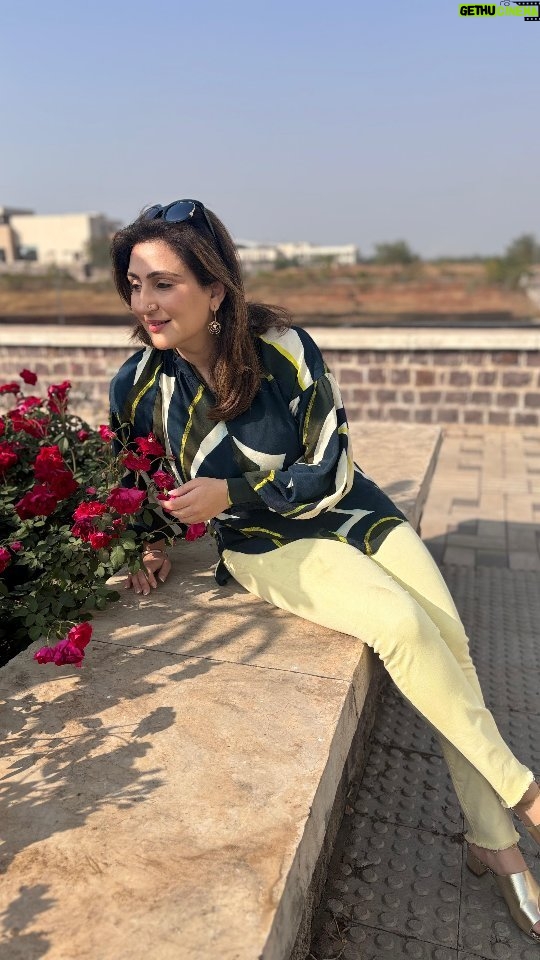 Juhi Babbar Instagram - Humbled to showcase my play, 'With Love, Aap Ki Saiyaara,' at IIM Raipur. Special thanks to the Director, Prof. Shri Ram Kumar Kakani Ji, who witnessed our play at ISB Hyderabad and, within a week, decided to invite us not for ONE, but TWO shows here✨✨ It was lovely meeting Mrs. Vipra Kakani Ji, who passionately supports and uplifts rural artists. And, of course, the campus not only spellbound us with its beauty but also stood out for its sustainable practices, utilizing waste for construction and beautification. Of course, the credit goes to her✨ A sincere thank you to the exceptional students and teachers at IIM Raipur. Until next time, IIM Raipur! (With Love, Aap ki Saiyaara, My Play, Ekjute Theatre group, IIM Raipur) #myplay #withloveaapkisaiyaara #ekjutetheatregroup #saiyaarainraipur #SustainableCampus #ArtisticJourney #IIMRaipur #Gratitude #PerformanceArt #GreenInitiatives #SustainableLiving #WasteReduction #EnvironmentalImpact #CulturalExchange #MemorableMoments #TheatreLife #CommunityEngagement #InspiringSpaces #HeartfeltAppreciation #DirectorKakani #RuralArtists #CulturalEnrichment #PlayPerformance #SustainableDevelopment #EducationalExperience #Juhibabbarsoni