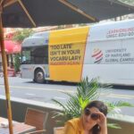 Juhi Babbar Instagram - 1am...too late to post! TOO LATE ISN'T IN MY VOCABULARY 😁 #America #holiday #washingtondc #instafun #yellow #waitingforfood #dhoop
