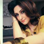 Juhi Babbar Instagram - Cozy Autumn Feels 🍂🍁 #Octobervibes #Octoberalready #FallFoliage #CrunchyLeaves #CozyNights #AutumnMagic #FallInLove #GoldenHour #SeasonalDelights #AutumnEssentials #Juhibabbarsoni 🌟 Photo @shivkohli_