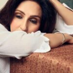 Juhi Babbar Instagram - Fry-Day 🤯 Subha se not a moment free….Brain ka curds ho raha hai😵‍💫 #friday #FryDay #workday #backtoback #workmodeon #workingalltime #subha #moment #free #workingallday #letsgo #instapicture #Eyes #beauty #juhibabbarsoni Photo @shivkohli_
