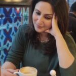 Juhi Babbar Instagram - Last few evenings of 2023💭 🏖☕️