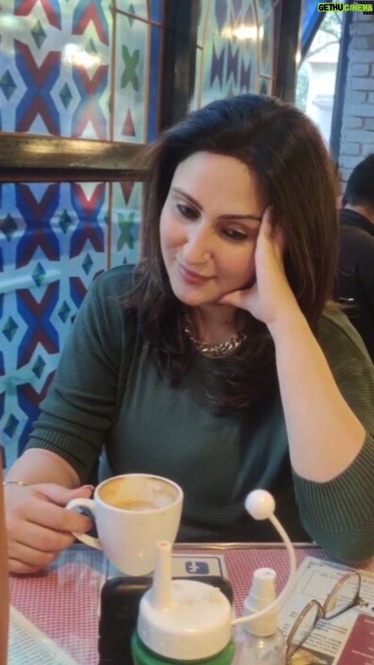 Juhi Babbar Instagram - Last few evenings of 2023💭 🏖☕️