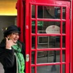 Juhi Babbar Instagram - Helllllo London 🇬🇧📞 Missssing you 💙❤️ #HelloLondon #LondonLove #Londontour #HeartInLondon #LondonNostalgia #Londonphonebooth #BlueRedLondon #LondonDreaming #CityofLights #LondonMemories #JuhiBabbarSoni