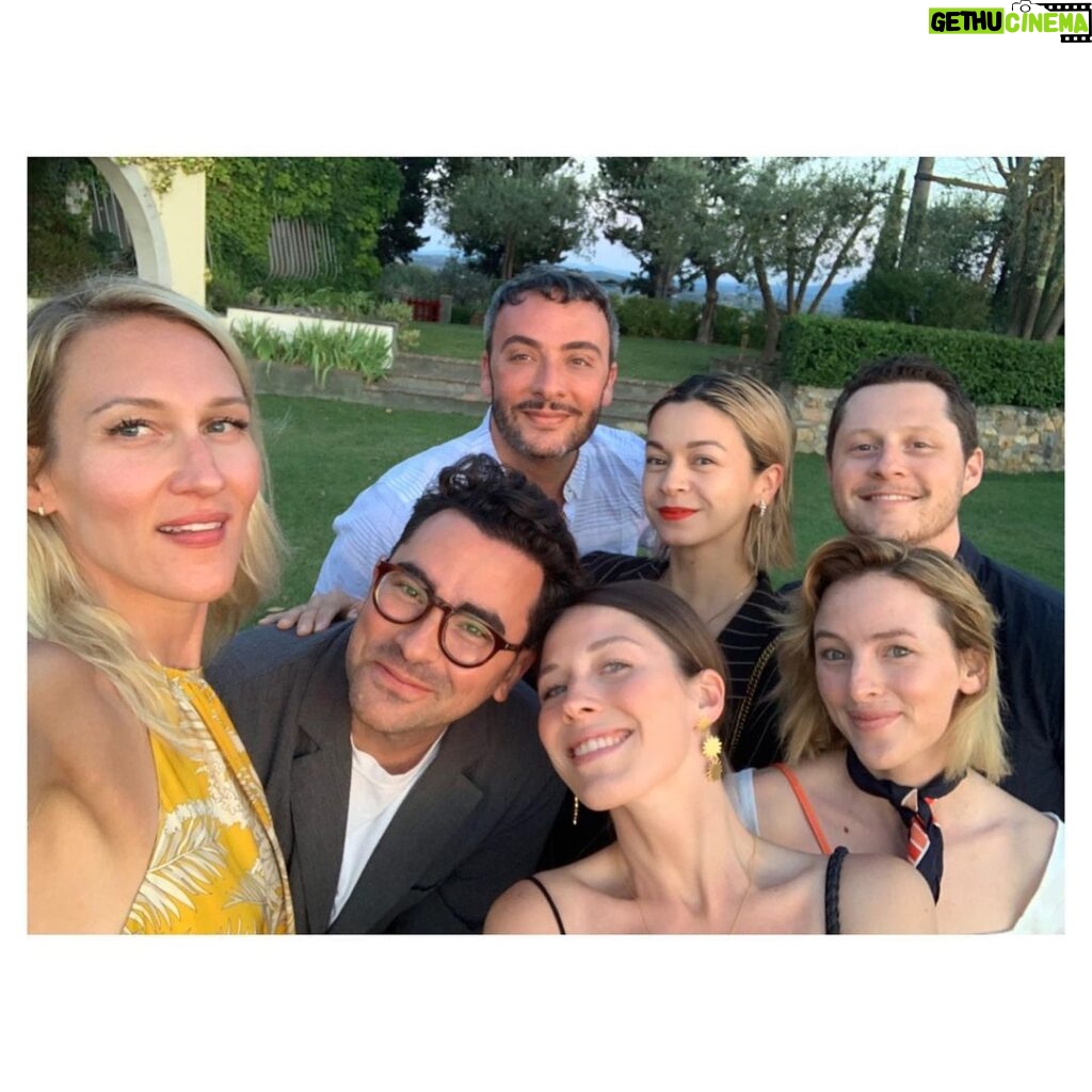 Julia Chan Instagram - How apt that we are under the literal Tuscan sun to celebrate you @instadanjlevy and all the bright and brilliant cast and crew of @schittscreek on your immensely deserved FOUR Emmy nominations!! Bravo bravo bravo and all my love to you 👏🏼 💫❣️💋 Tuscany