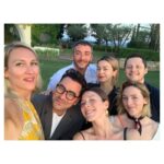 Julia Chan Instagram - How apt that we are under the literal Tuscan sun to celebrate you @instadanjlevy and all the bright and brilliant cast and crew of @schittscreek on your immensely deserved FOUR Emmy nominations!! Bravo bravo bravo and all my love to you 👏🏼 💫❣️💋 Tuscany