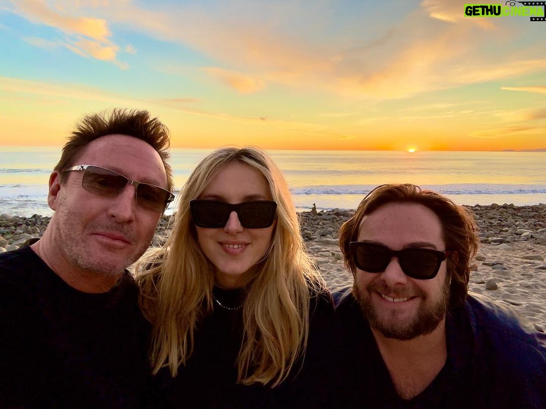 Julian Lennon - 4.5K Likes - A Sunday cruise over the SM mountains to the PCH, then up north for a gorgeous Sunset…
Thankful 🙏🏻