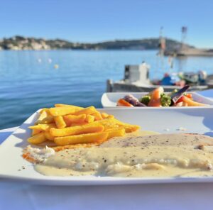 Julian Lennon Instagram - Thankful….
for some Fish & Chips, amongst other things, with me old mate Ant, on a Beautiful Sunny Day… 
♥️🙏🏻😘