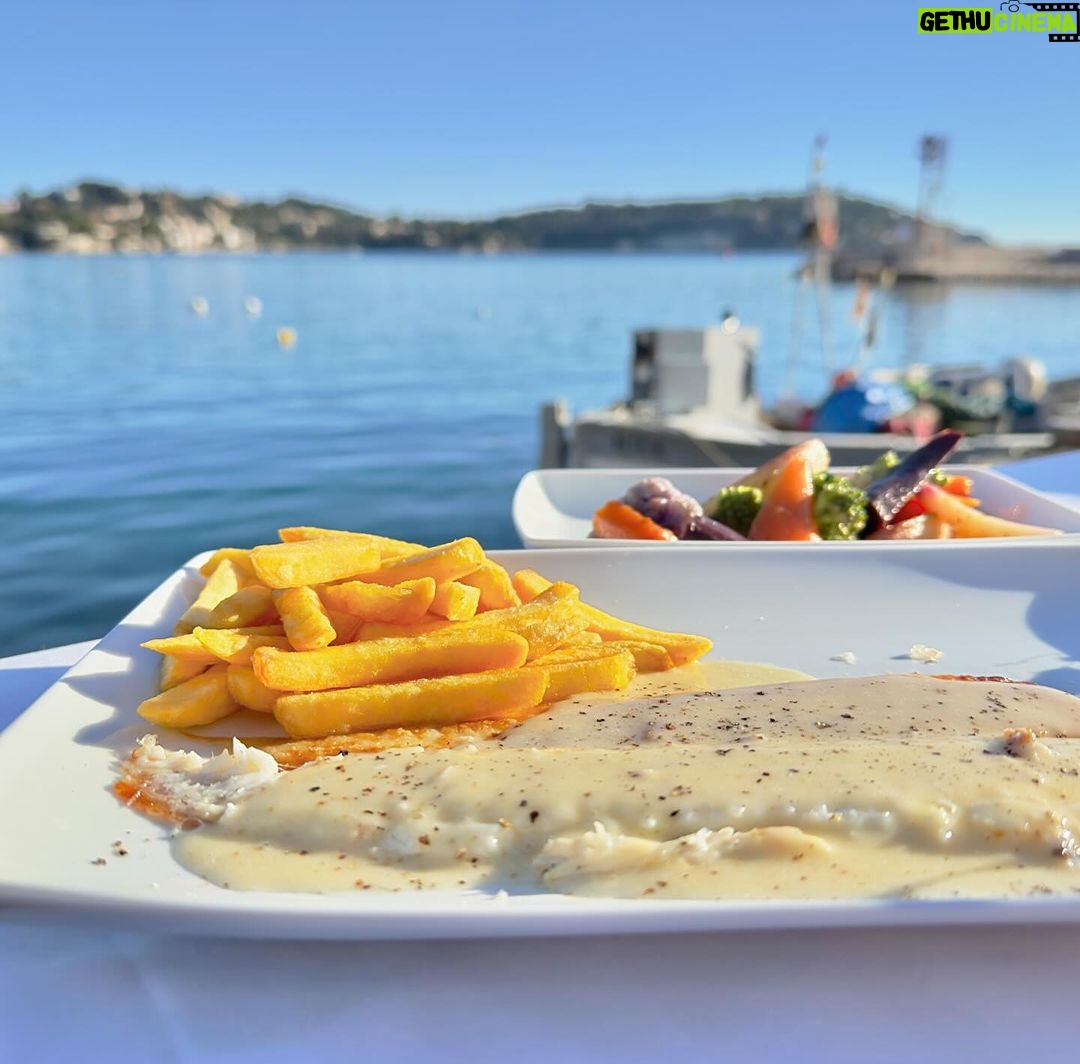 Julian Lennon - 2.8K Likes - Thankful….
for some Fish & Chips, amongst other things, with me old mate Ant, on a Beautiful Sunny Day…
♥️🙏🏻😘