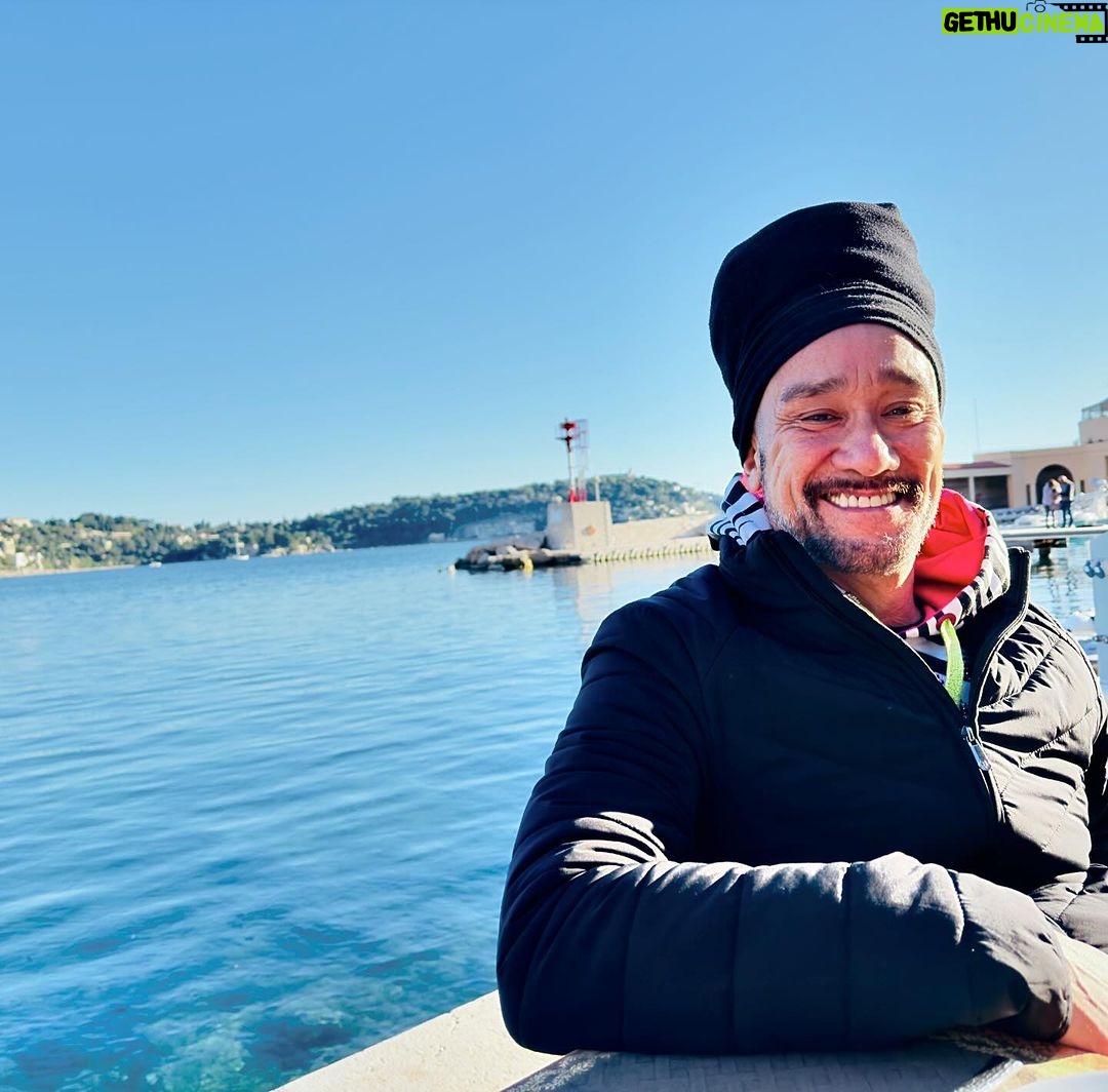 Julian Lennon - 2.8K Likes - Thankful….
for some Fish & Chips, amongst other things, with me old mate Ant, on a Beautiful Sunny Day…
♥️🙏🏻😘
