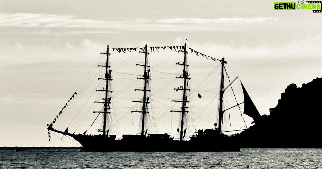 Julian Lennon - 2.8K Likes - A good day organising & planning all sorts, for an upcoming trip…
And just enough time for a good power walk before Sundown, before getting back to work…
Thankful…. 🙏🏻