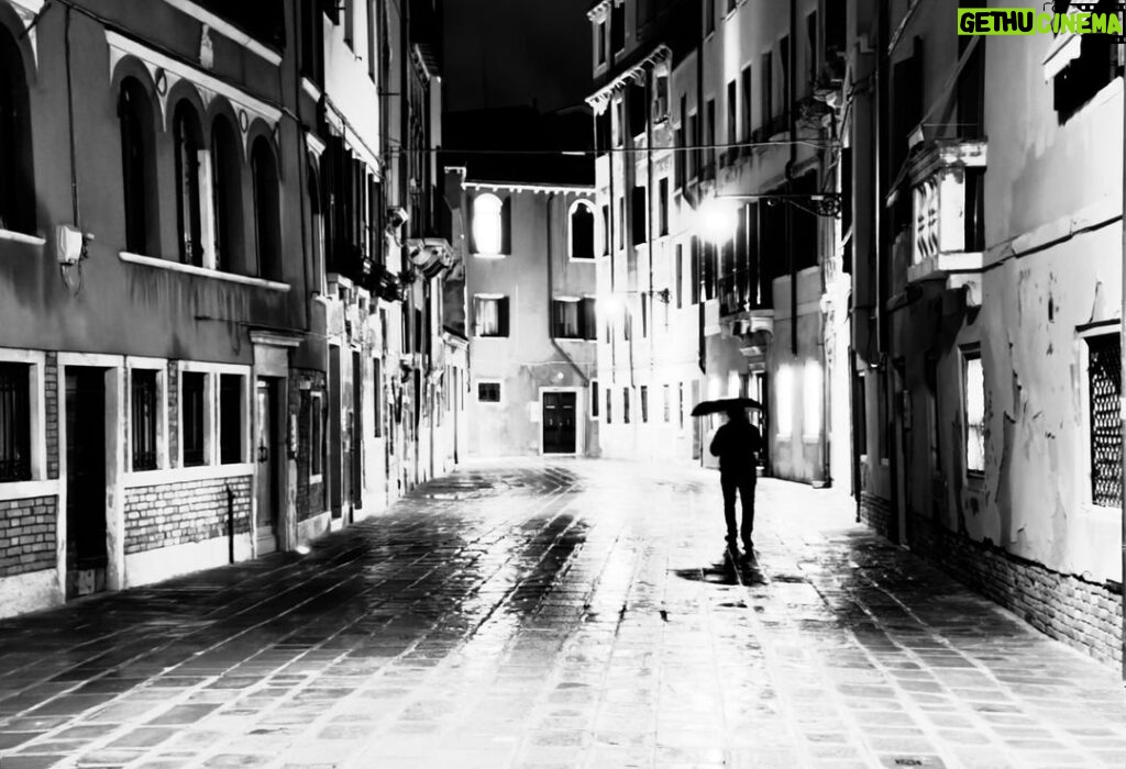Julian Lennon Instagram - 🖤 Venezia,Italy