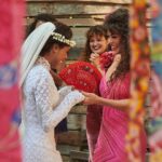 Juliana Paes Instagram - Bastidores de um casamento!! 🥰❤️ #Renascer 📸 @gshow Créditos: Cadu Pilotto / Elles Soares