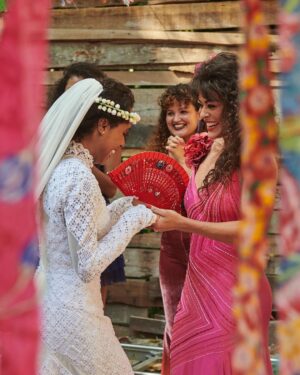 Juliana Paes Instagram - Bastidores de um casamento!! 🥰❤️ #Renascer
📸 @gshow 

Créditos: Cadu Pilotto / Elles Soares