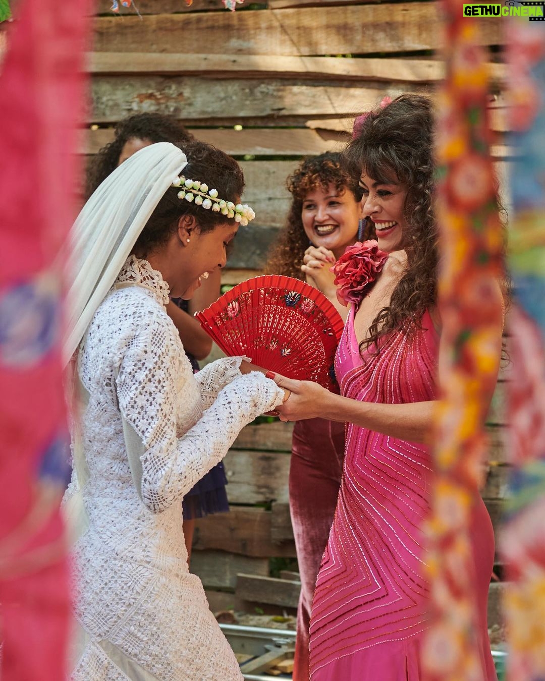 Juliana Paes - 187K Likes - Bastidores de um casamento!! 🥰❤️ #Renascer
📸 @gshow
Créditos: Cadu Pilotto / Elles Soares