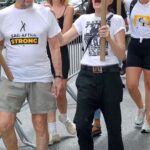 Julianna Margulies Instagram - Walking the picket line with F. Murry Abraham! #sagaftrastrong #sagaftrastrike