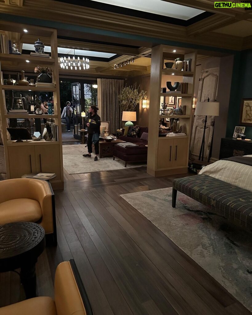 Julianna Margulies Instagram - Home away from home. Just some more pics of Laura’s gorgeous apartment. #themorningshow #brilliantsetdesigners