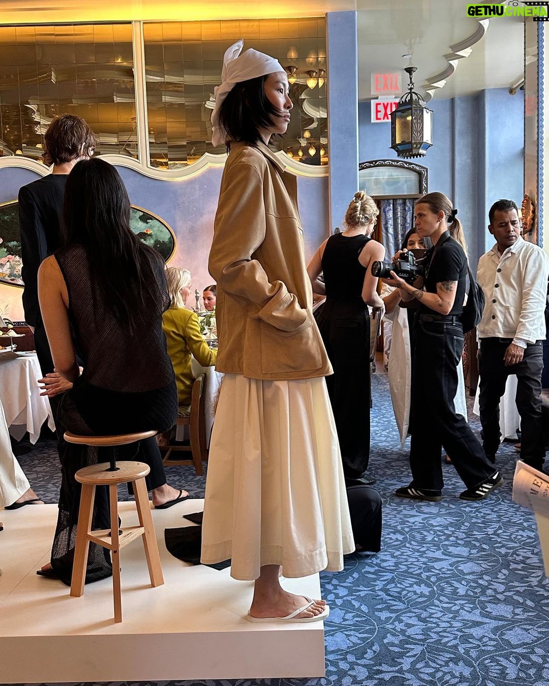 Julianna Margulies Instagram - Had the most lovely morning @kallmeyerofficial show. Gorgeous clothes and I got to hang out with @rennaestubbs and @ashlynharris24 #fashionweek #ilovenyc❤️ #kallmeyer