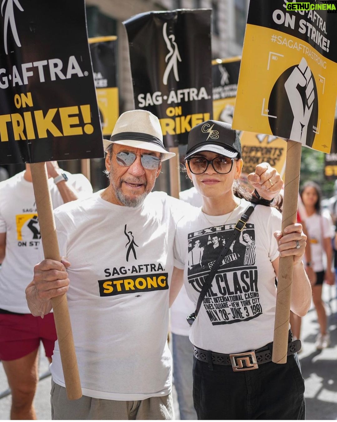 Julianna Margulies Instagram - Walking the picket line with F. Murry Abraham! #sagaftrastrong #sagaftrastrike
