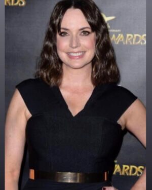 Julie Ann Emery Instagram - Put on a little black dress from @elliatt & happily cheered in my brilliant @bettercallsaulamc friends with my boo #KevinEarley at the @saturnawards last night! @mrpatrickfabian & Peter Gould were dashing and perfect accepting their awards live. 

I somehow managed to show up matching the backdrop 👀👀 but @jenna.marie.beauty makeup & @lucy_gedjeyan hair were perfectly on point as usual. 

Also got some time in fangirling over C-3PO & cozying up to Frankenstein with @jennofthefuture 

Thx so much for the invite @sonytvofficial & @amc_tv @jennofthefuture