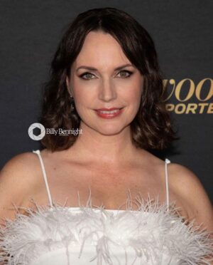 Julie Ann Emery Instagram - Thx for having me at the @hollywoodreporter @sagaftrafound #preemmyparty 
#emmys2022 
And I got to hug my brilliant friend #MarinHinkle!! 💜
And just look at this gorgeous Hair & Makeup by my favorite @jenna.marie.beauty!! 
@chprteam 
Dress @elliatt pulled from my closet!!!
