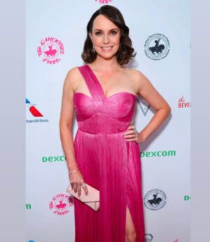 Julie Ann Emery Instagram - Had an absolutely beautiful night out with #KevinEarley at #carouselballofhope for the @cdfdiabetes and #BarabaraDavisCenter 
@johnlegend was magical, @deborahcox (who Kev has worked opposite) was transcendent, and I had the added pleasure of running into brilliant #BetterCallSaul pal @ed_begley_jr 
Felt good to be out again for a great cause. 
Thx to my incredible team for the support and for making me presentable!
PR: @chprteam @monaloring @annakrnspr @taylorveebee 
Styling: @karenraphael @ilanauretsky @brandonmichaelg 
Makeup: @jenna.marie.beauty 
Hair: @lucy_gedjeyan 

Dress: @marialuciahohan24 
Earrings: @untamedpetals 
Rings: @vraiofficial @effyjewelry @melindamaria_jewelry 
Bracelet: @vraiofficial 
Clutch: @tylerellisofficial 
(Carried quite a few of their beautiful clutches lately! My phone fits in the back slide pocket!!)