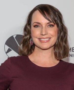 Julie Ann Emery Instagram - Had a wonderful time promoting Indie Film and presenting at the @burbankfilmfest Sunday night! 
(And we had the most wonderful conversation about theatre & farce with fellow BCS actress Ann Cusack & Jim Piddock over dinner) 
Gratitude for this bad ass look! @chprteam @monaloring @annakrnspr 
Styling @karenraphael @ilanauretsky 
Hair/Makeup @jenna.marie.beauty 
Fabulous Jumpsuit @coltondane
Shoes @jimmychoo 
Gorgeous Earrings @dangelojoyeria 
Rings @nataliemillsofficial @sterlingforever