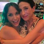 Julie Ann Emery Instagram - Thx for having me at the @hollywoodreporter @sagaftrafound #preemmyparty #emmys2022 And I got to hug my brilliant friend #MarinHinkle!! 💜 And just look at this gorgeous Hair & Makeup by my favorite @jenna.marie.beauty!! @chprteam Dress @elliatt pulled from my closet!!!