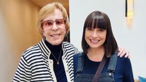 Julie Ann Emery Instagram - I hear tell it is the Great and Good @itscarolburnett 90th Birthday today. 
We met doing video Commentary for @bettercallsaulamc S6. 
Vince Gilligan leans in and says “Carol Burnett is here. You wanna meet her? She’s a Kettleman fan” I replied “There is no way she knows who The Kettlemans are but obviously YES I WANT TO MEET HER!”

What followed was Carol being insanely kind while I freaked out in the most UN-cool way possible. And then we talked about the comedy of Betsy Kettleman. How Betsy is “so funny! Just hilarious” and she demonstrated some Betsy Kettleman wearing the pants moments. It is one of the greatest thrills of my life. And in moments when I am in doubt about myself, which is inevitable as an artist, I think “Well, Carol Burnett thought I was funny once. So if nothing else happens…in my entire future career…I have done that, and that is something” 💜

Also….I was wearing Shorts Overalls when we met (like I did all through college) and I might never recover from that.