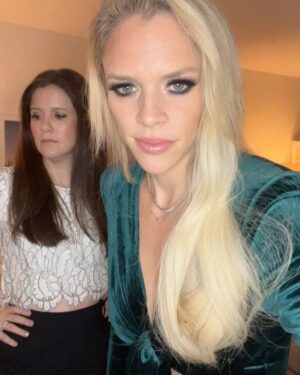 Julie Stewart-Binks Instagram - They showed up. 💕

#girlsweekend #newyork #highschoolfriends #weshowup #alicecoopereyes #moh #youandi #elephantmedley #theduke