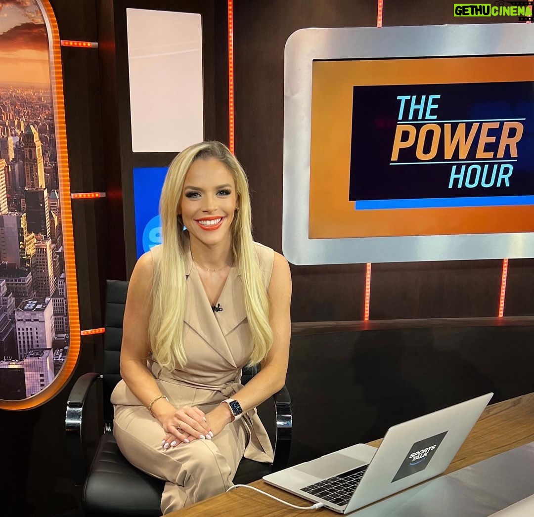 Julie Stewart-Binks Instagram - Fun few days filling in on @sportstalkprime for @rennaestubbs 🙏 thankful for @amanholdup hard work as a producer and co-host (who is a fan of my mom’s columns - what a world!). Love getting to talk with awesome people about sports and life - seeing old friends and making new ones. There is an energy about live TV that I absolutely love and miss and am always grateful to experience. 🙌 As always, thank you to @sportstalkprime 💕 📸 @iambrittneyw #amazon #sportstalkprime #thepowerhour #matthewberry #nfl #fantasyfootball #mlb Manhattan, New York