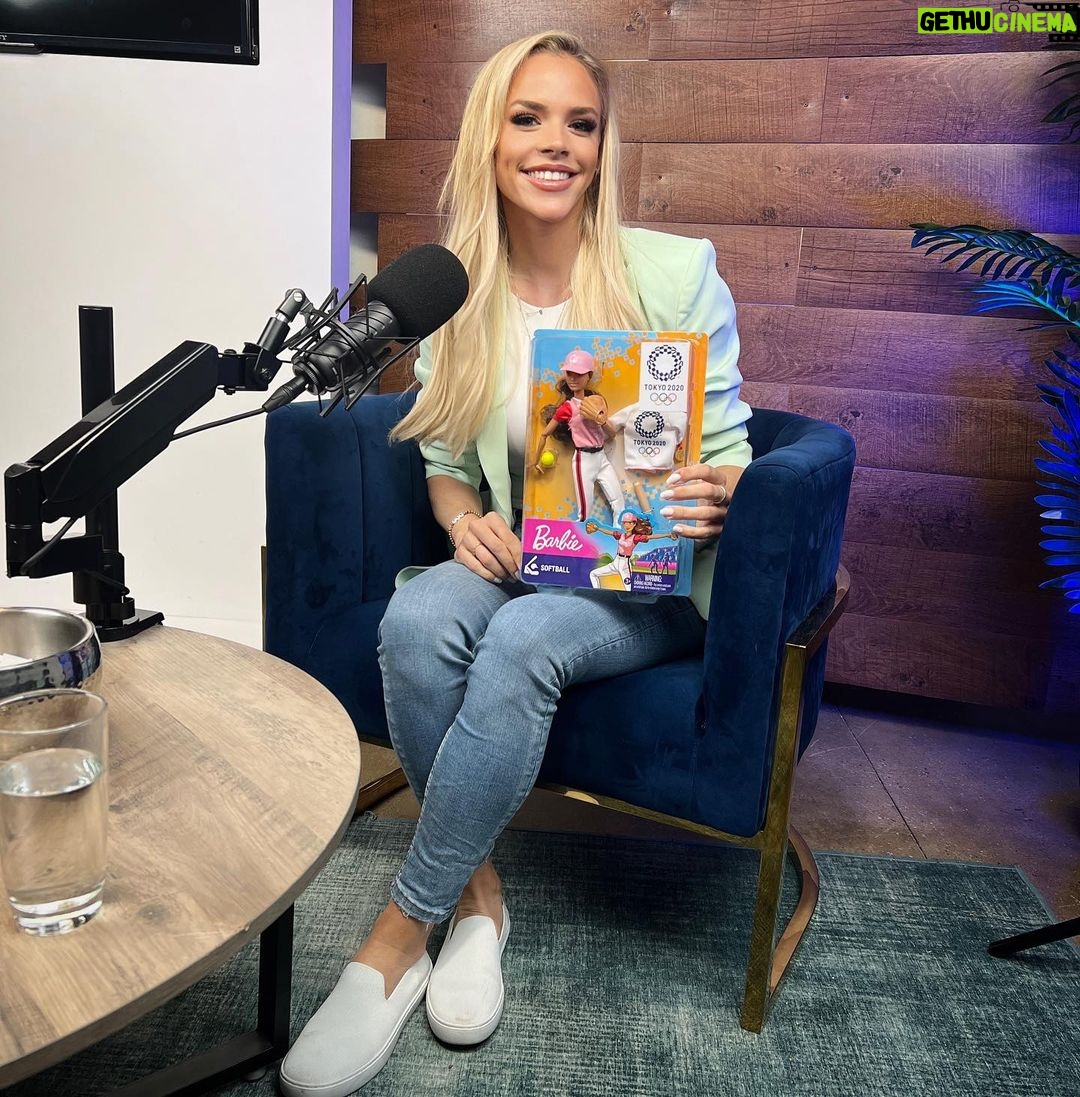 Julie Stewart-Binks Instagram - Come on Barbie, let’s go… to the Olympics 🥎 🏅 I randomly found this #tokyo2020 softball Barbie at a corner store, and having covered it, I obviously bought it. But I plan on giving it to someone who has inspired these Barbie’s to even exist, and so many dreams to come true, the lovely @jessmendoza2 🙌 (even better to surprise her with it on a new project I’m working on 🎙️) #barbie #olympics #softball #tvshow #host #womensupportingwomen Manhattan, New York