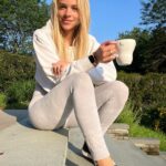 Julie Stewart-Binks Instagram – Not many things better (in my opinion) than waking up and getting a head start on your dreams ✨ My morning routine has become a staple of how I approach each day. Hydrating, meditating, journaling, (coffee!), and of course moving my body with @bodybyjojo__ 👊

The days I stray from my routine I feel sluggish and lack direction. Your morning routine can be whatever you want it to be, but my suggestion is that you do things that energize you for the day ahead. I love the flexibility of @bodybyjojo__ classes because I can do them live or recorded and there are hundreds of bonus videos to choose from. Even if I only have 10 minutes, I can move my body and activate my mind. 

Make a commitment to being the best version of yourself. @bodybyjojo__ is offering an annual membership that will save you $320. Link is in my bio – sale ends this Sunday! 

Not an ad, I’ve been committed to @bodybyjojo__ @itsjojomaisie for over 3 years! 💪

#bodybyjojo #fitness #fitspo #fitnessmotivation #workout #workoutmotivation #workoutroutine #strongnotskinny #fitnessjourney #coffee #morning #morningmotivation East Hampton, New York