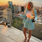 Julie Stewart-Binks Instagram – I’m as free as my hair 🎵

📸 @ryanfieldabc 

#newyorkcity #goldenhour #soldejaneiro #afterhours The Standard Hotel East Village
