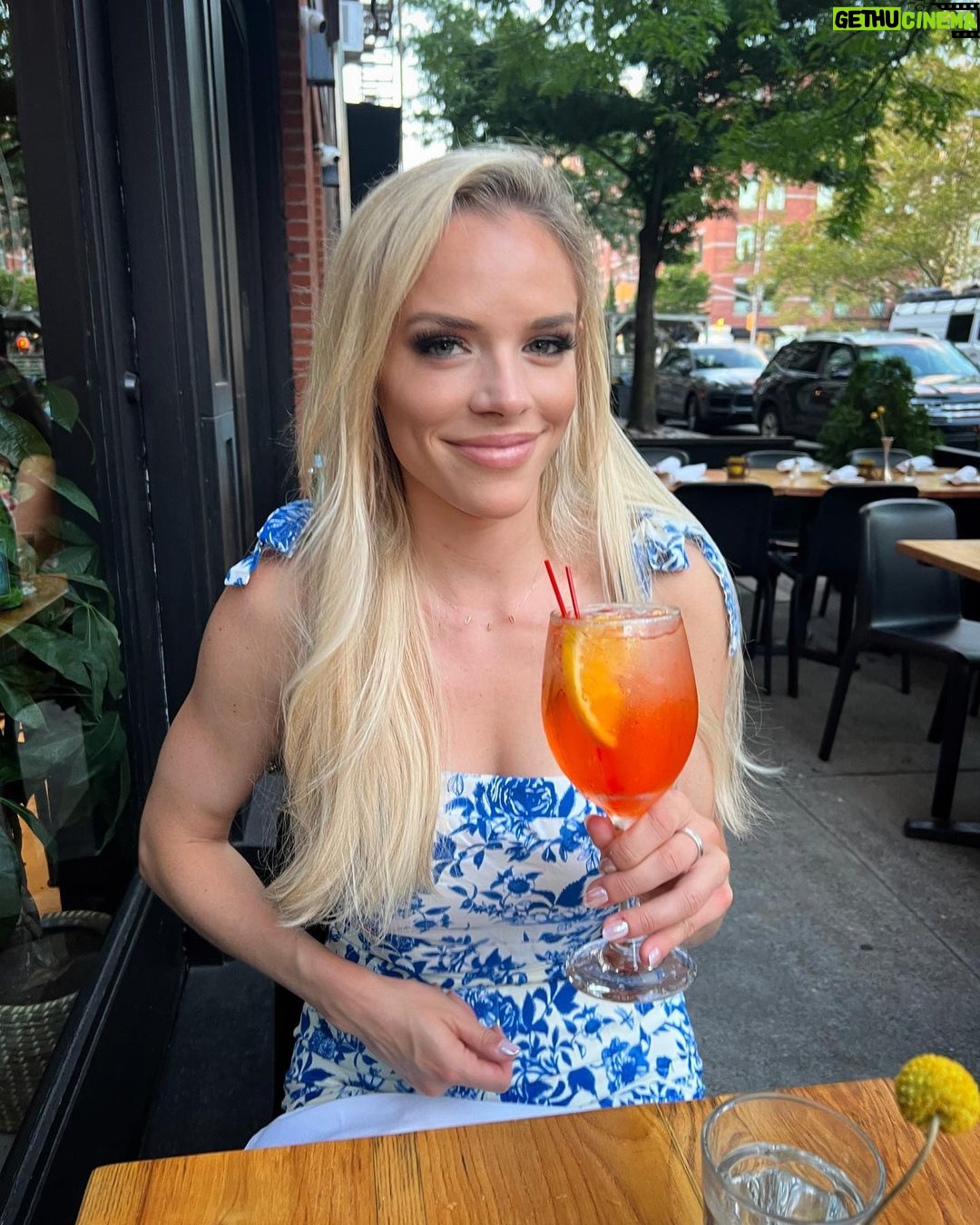 Julie Stewart-Binks Instagram - It’s been a good week, Charlie Brown. 📺🎙️⚽️🍹❤️