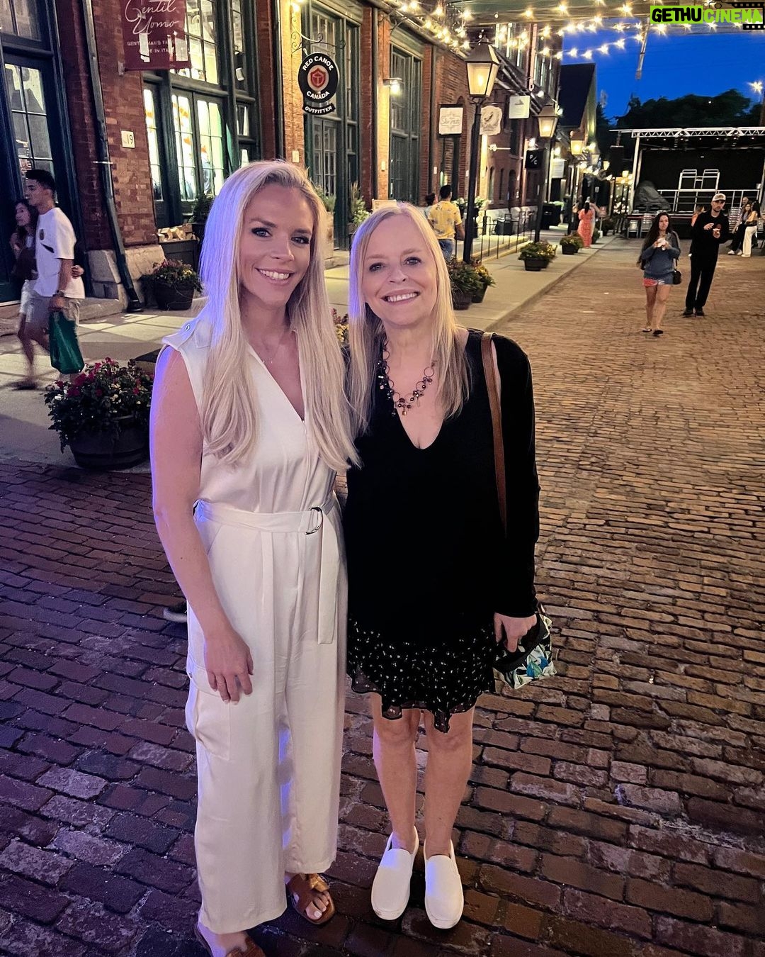 Julie Stewart-Binks Instagram - It’s been a good week, Charlie Brown. 📺🎙️⚽️🍹❤️