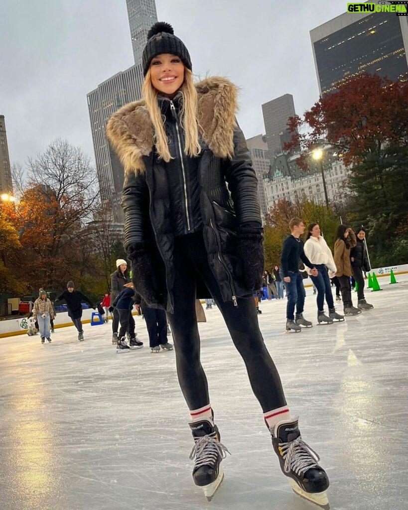 Julie Stewart-Binks Instagram - Old friends, new friends and happy places. Today was a much needed✨ glimmer✨ #centralpark #skating #newyork #tistheseason #christmasisallaround Wollman Rink, Central Park