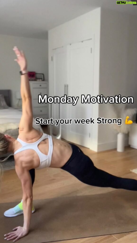 Julie Stewart-Binks Instagram - Even if you’ve indulged on the weekend (*cough* me *cough*) you can always start your week on the right foot moving your body 💪 it feels good physically and mentally (and you don’t need to wait to start on a “Monday”… every moment is another chance to make a good choice 👊) Glutes n’Core program by @bodybyjojo__ Threads from @lskd #workout #workoutmotivation #homeworkout #glutesworkout #coreworkout #starttoday #fitness #strongnotskinny